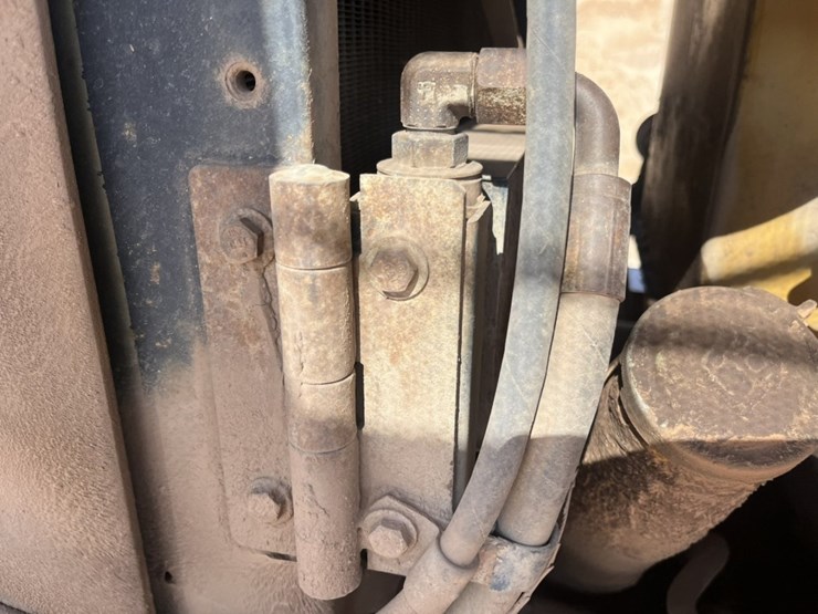 caterpillar-928g-image-86