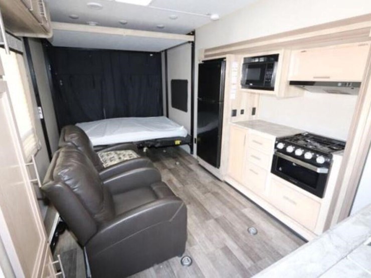 2021-catalina-28ths-toy-hauler-5zt2catb6mx020476-image-17
