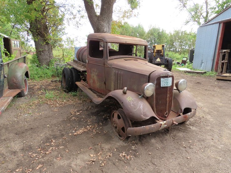 1935-chevrolet-tanker-truck-image-1