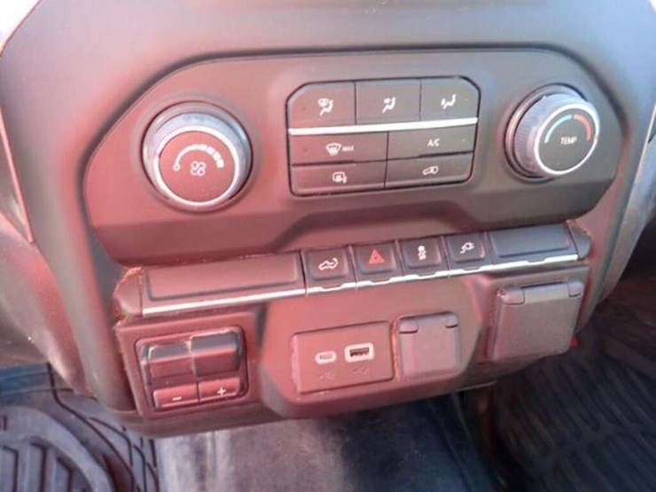 2022-chevrolet-2500-image-22