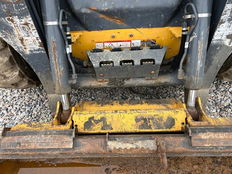 2020-deere-324g-image-10