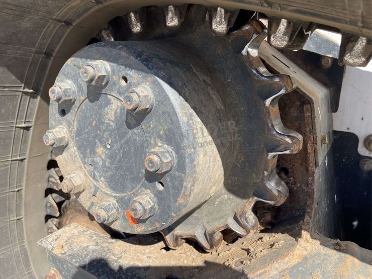 2016-bobcat-t750-image-19