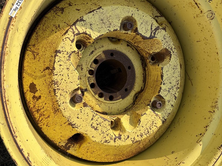 john-deere-32-image-12