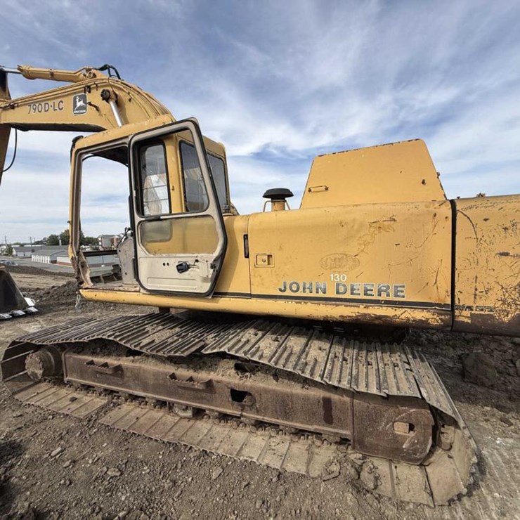 DEERE 790D