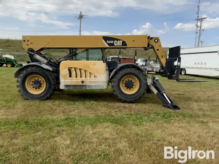 2008-caterpillar-tl642-image-4