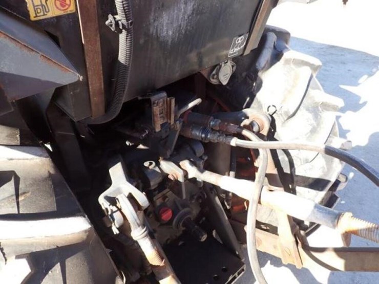 2016-kubota-m7040d-image-45