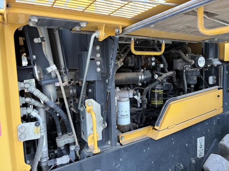2015-komatsu-wa380-8-image-15