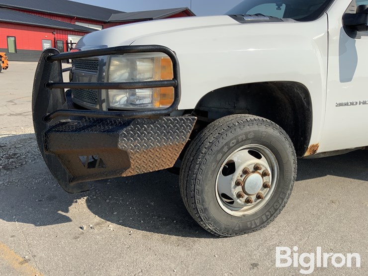 2013-chevrolet-silverado-3500-image-17