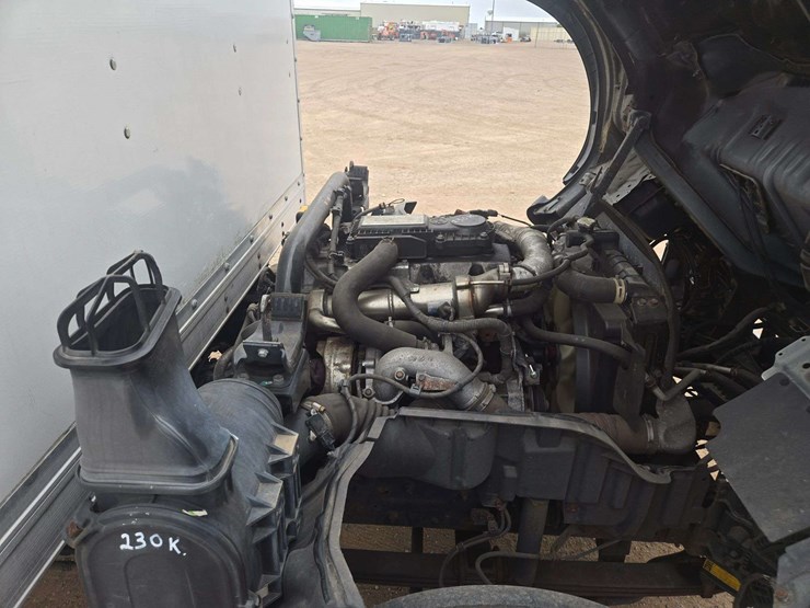 2019-hino-195-image-22