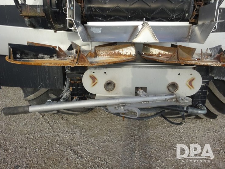 2019-john-deere-f4365-image-68
