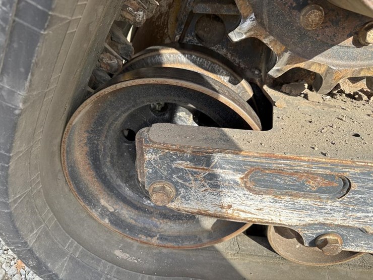 deere-331g-image-53