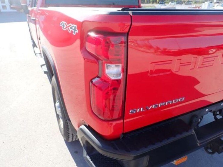 2022-chevrolet-2500hd-image-77