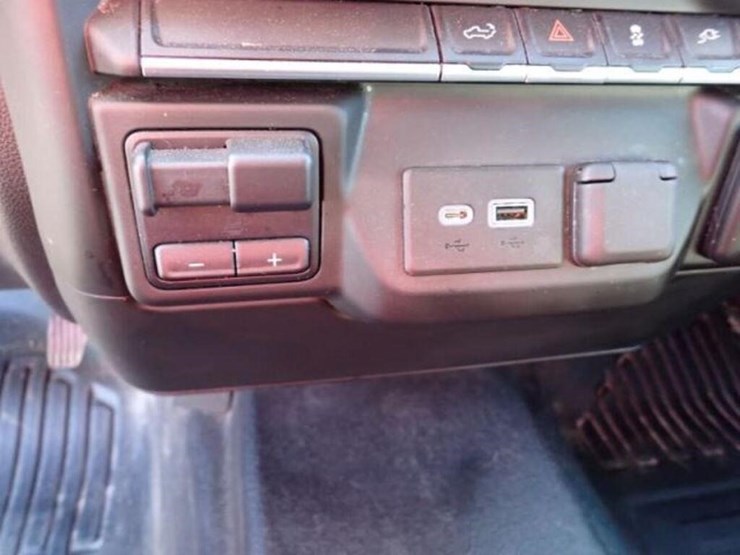 2022-chevrolet-silverado-2500-image-25
