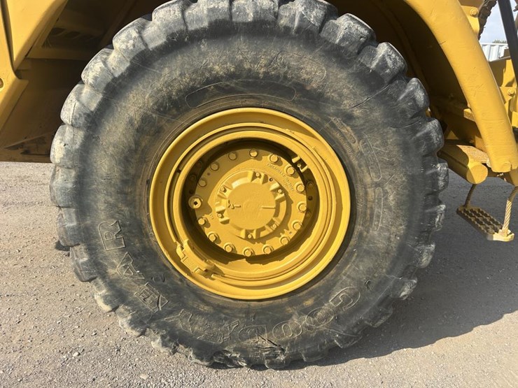 2005-caterpillar-725-image-32