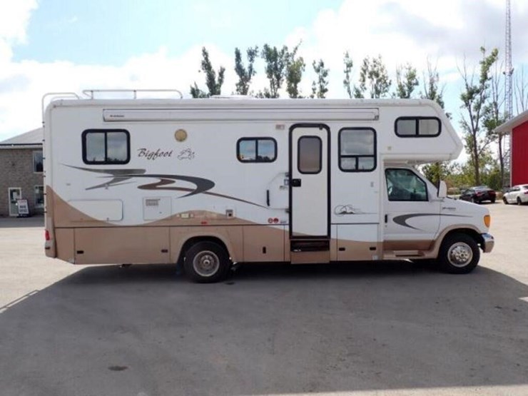 2007-big-foot-30mh26sl-26-ft-s/a-class-c-motorhome-image-3