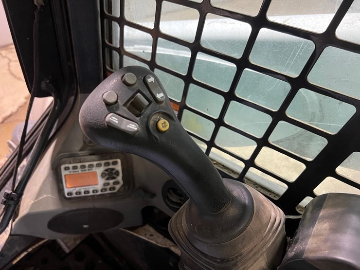2016-bobcat-t870-image-27