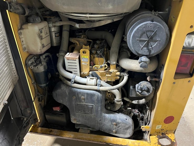 caterpillar-236d-image-14