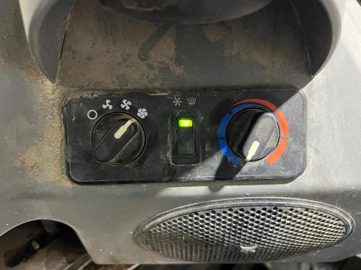 2020-bobcat-t650-image-24