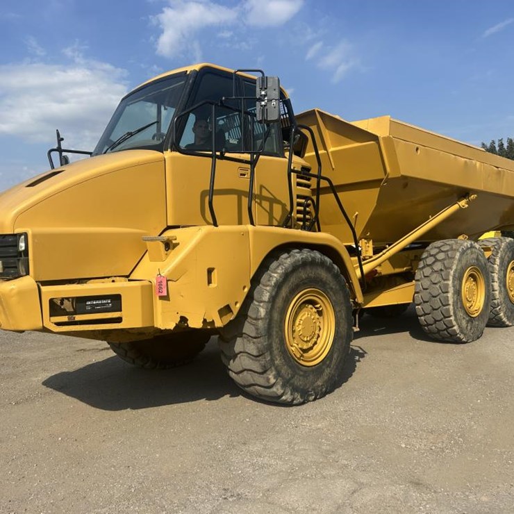 2005 CATERPILLAR 725