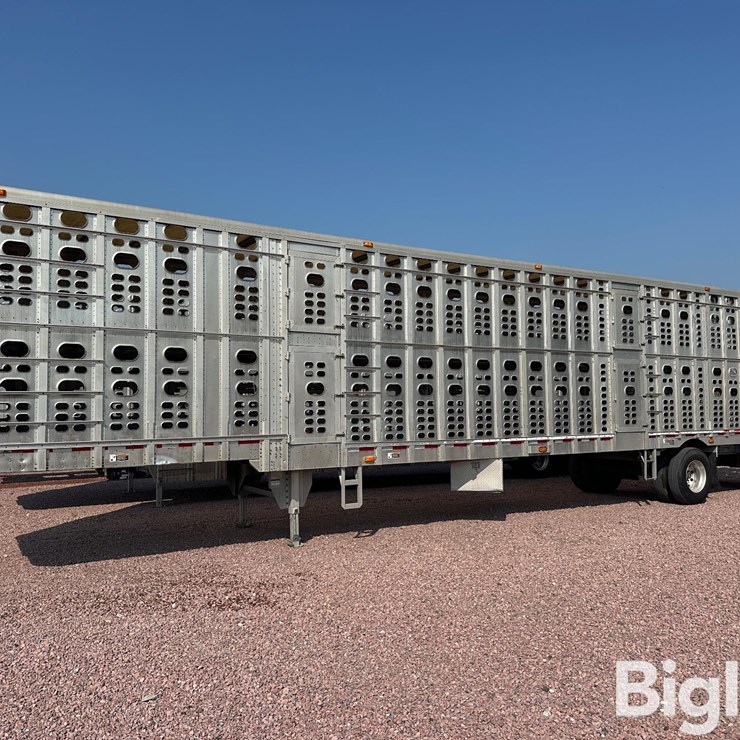 2002 WILSON LIVESTOCK TRAILER