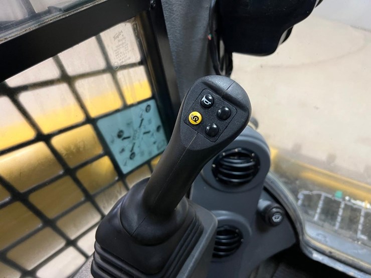 2019-caterpillar-259d3-image-27