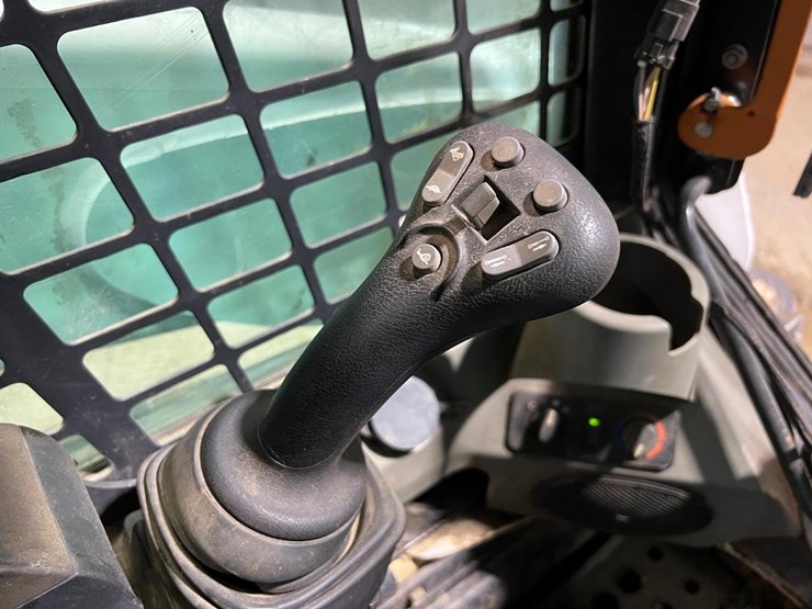 2016-bobcat-t870-image-31