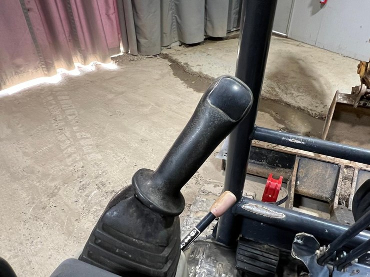 2016-yanmar-vio45-6a-image-34