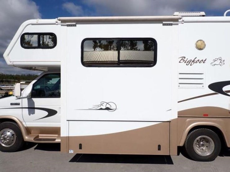 2007-big-foot-30mh26sl-26-ft-s/a-class-c-motorhome-image-9