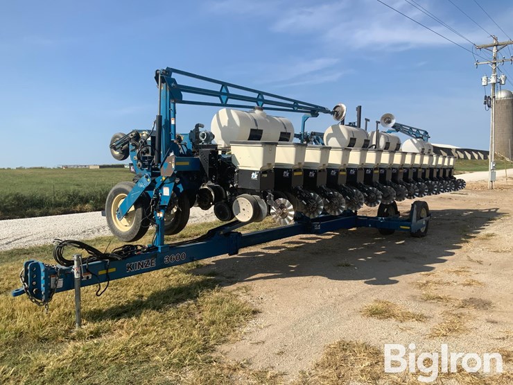 2005-kinze-3600-image-1