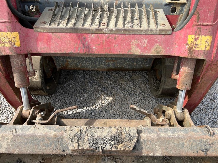 2016-takeuchi-tl8-image-10