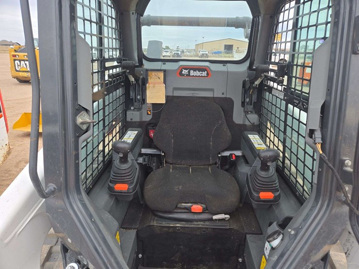 2023-bobcat-t64-image-10