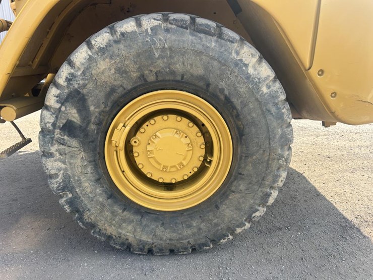 2005-caterpillar-725-image-42