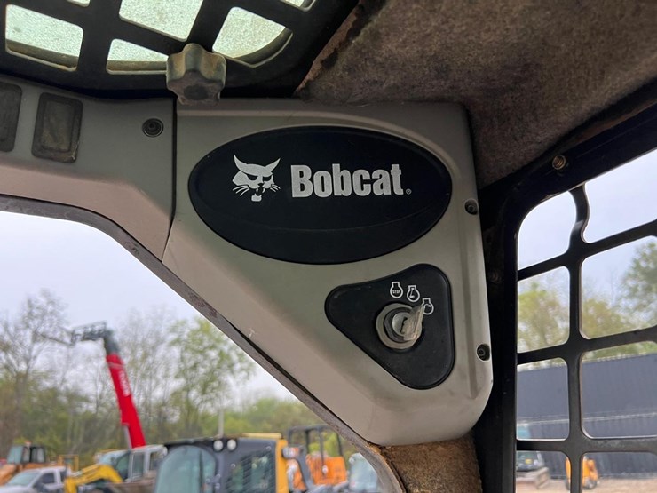2008-bobcat-s300-image-21
