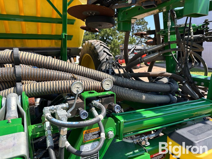 2016-john-deere-2510h-image-14