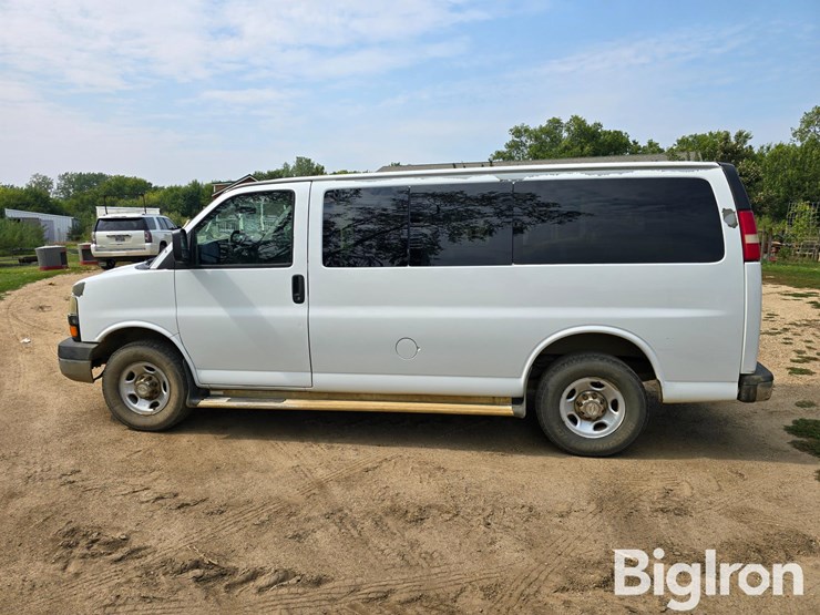 2011-chevrolet-express-3500-image-8