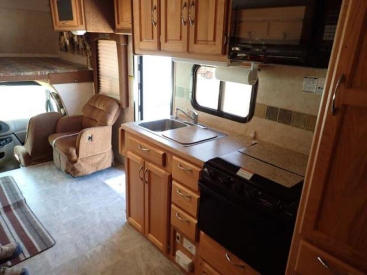 2007-big-foot-30mh26sl-26-ft-s/a-class-c-motorhome-image-35