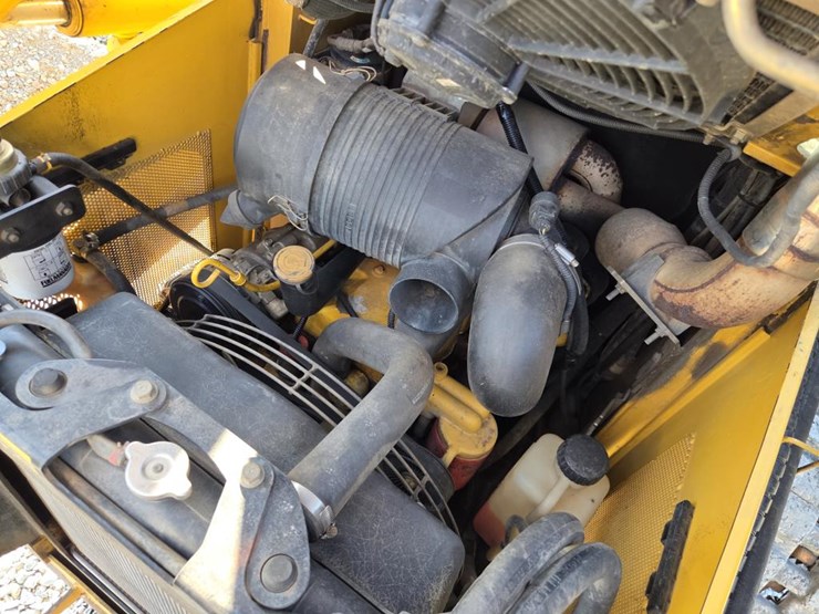 2013-deere-ct332-image-28