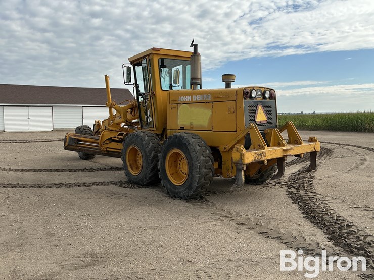 1982-deere-772a-image-7