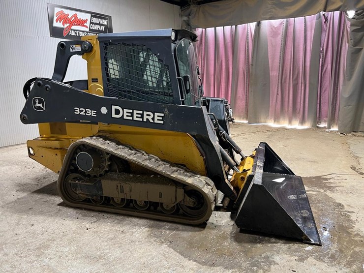 deere-323e-image-6