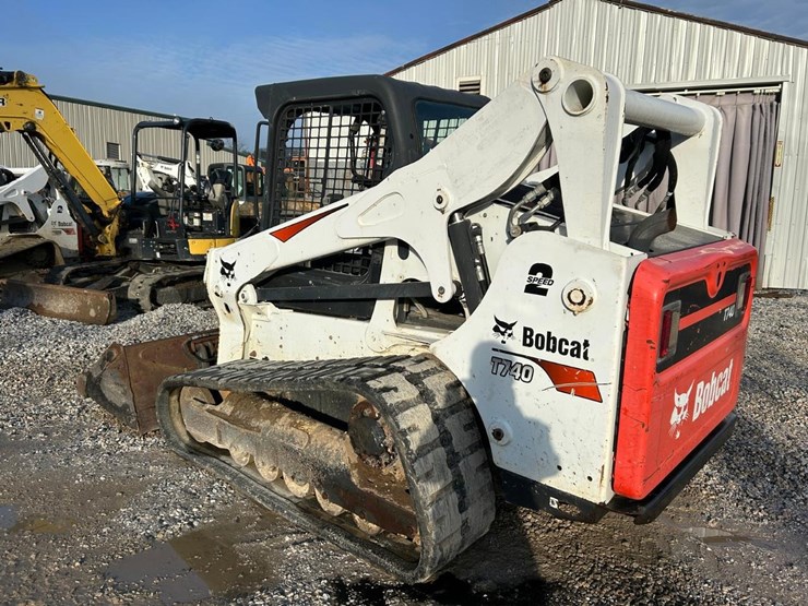 2017-bobcat-t740-image-3