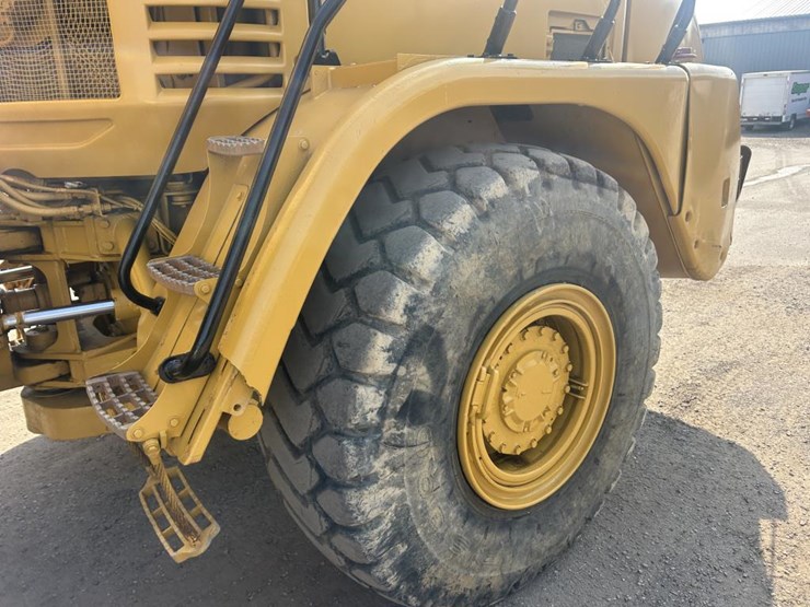 2005-caterpillar-725-image-26
