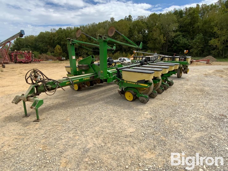 john-deere-7200-image-1