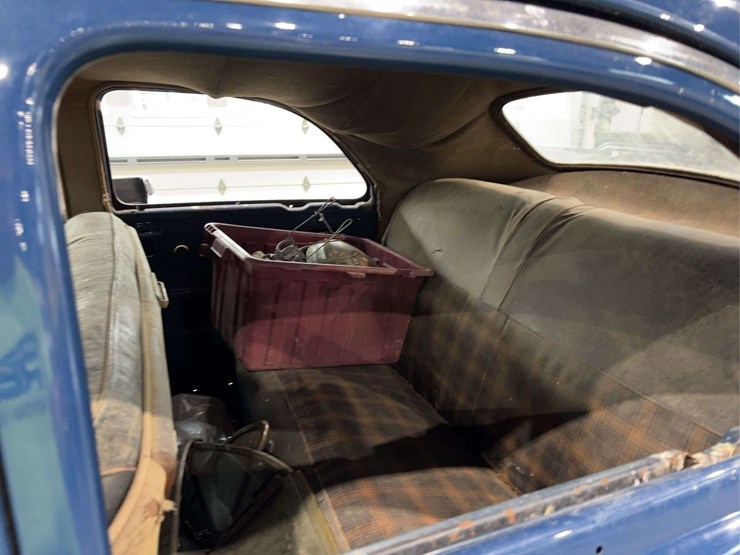 1949-packard-car-image-9