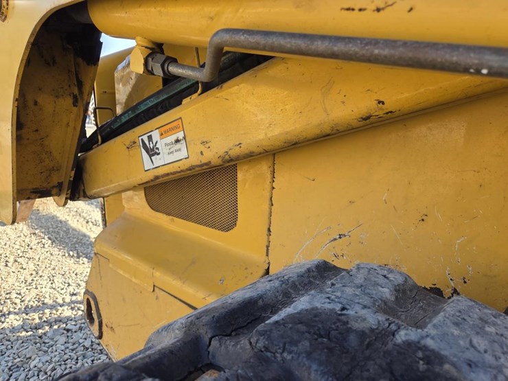 2013-deere-ct332-image-20
