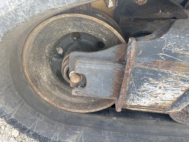 deere-331g-image-44