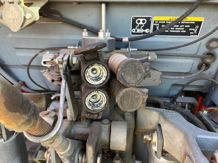 2013-kubota-m7040-image-15
