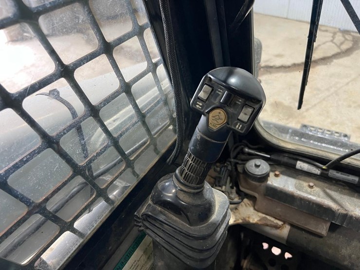 2006-bobcat-t250-image-26