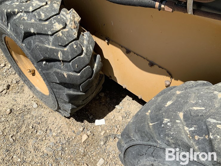 2011-deere-332d-image-16