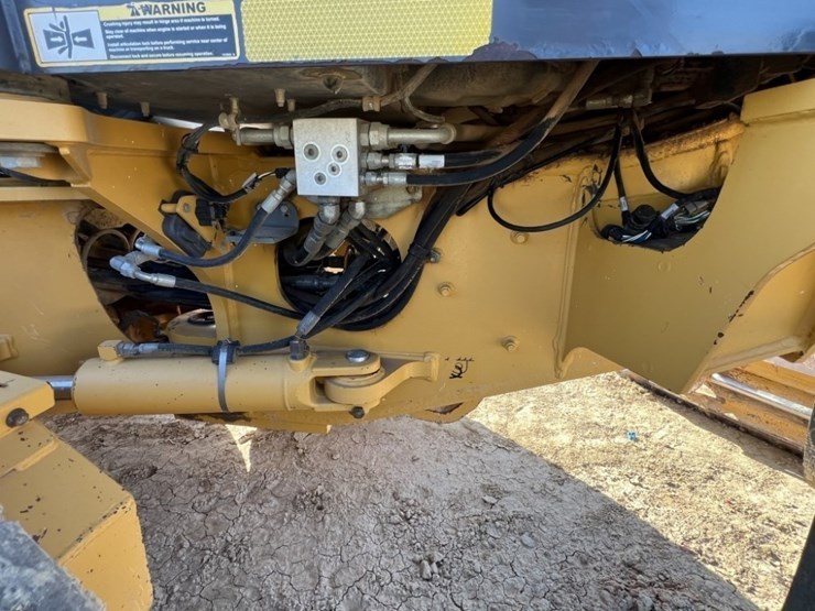 2011-deere-772gp-image-34