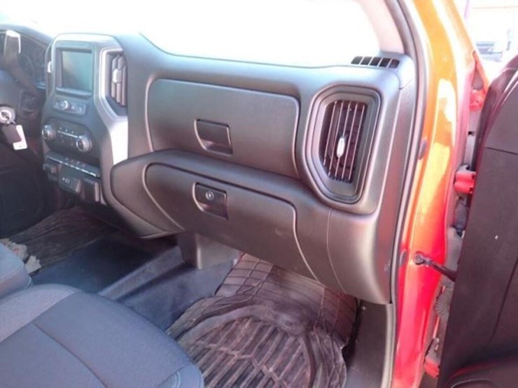 2022-chevrolet-2500hd-image-37